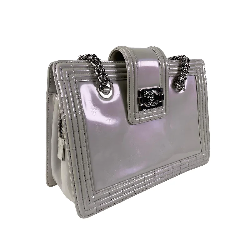 Chanel Iridescent Patent Boy Reverso Shopping Tote (zcc1Jm)